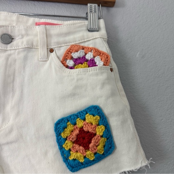 New Blank NYC Cream Jean Shorts with Colorful Crochet Patches Girls Kids Size 12 - Picture 13 of 16